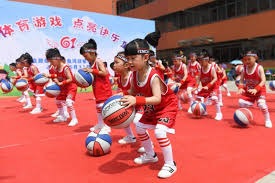 扎金花里的“闷三圈”法则：为什么前三圈不看牌是很多老手的标配？（扎金花“闷三圈”策略：老手为何偏爱前三圈不看牌？）