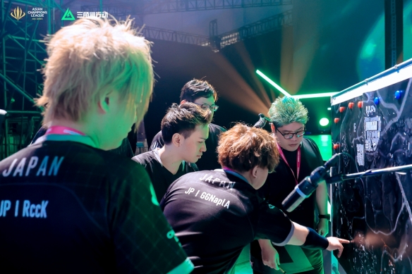 他冷静调整 他冷静调整